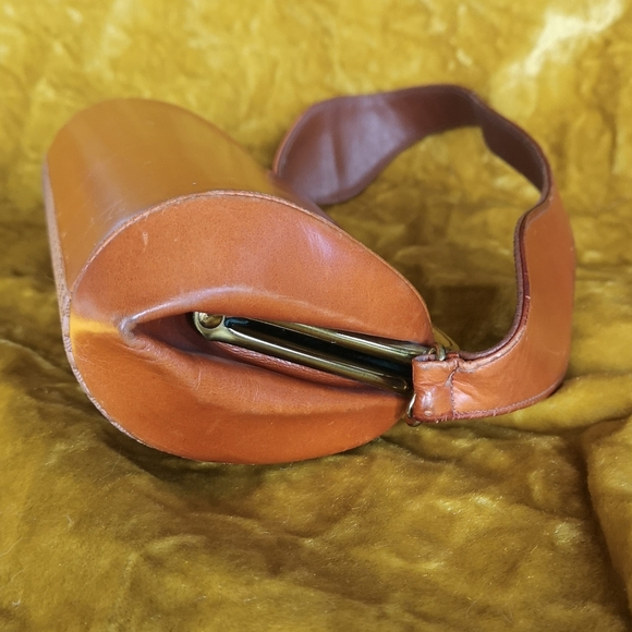 Vintage Luxury Ascot Leather Handbag - Picture 4 of 10